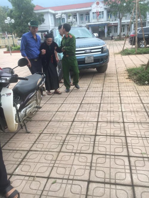 Ảnh Hỗ trợ nhân dân đến địa điểm làm cccd.jpg