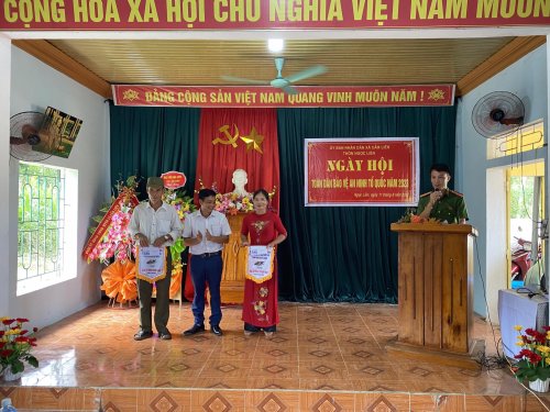 ảnh trao giải TT.jpg