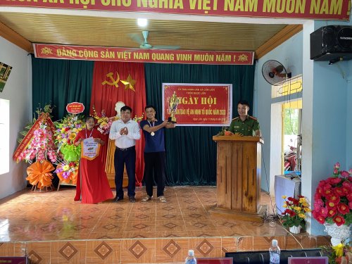 ảnh trao giải TT2.jpg