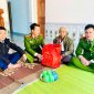 CÔNG AN XÃ THỰC HIỆN CHƯƠNG TRÌNH "TẾT NHÂN ÁI-TRAO YÊU THƯƠNG" DỊP TẾT NGUYÊN ĐÁN ẤT TỴ NĂM 2025